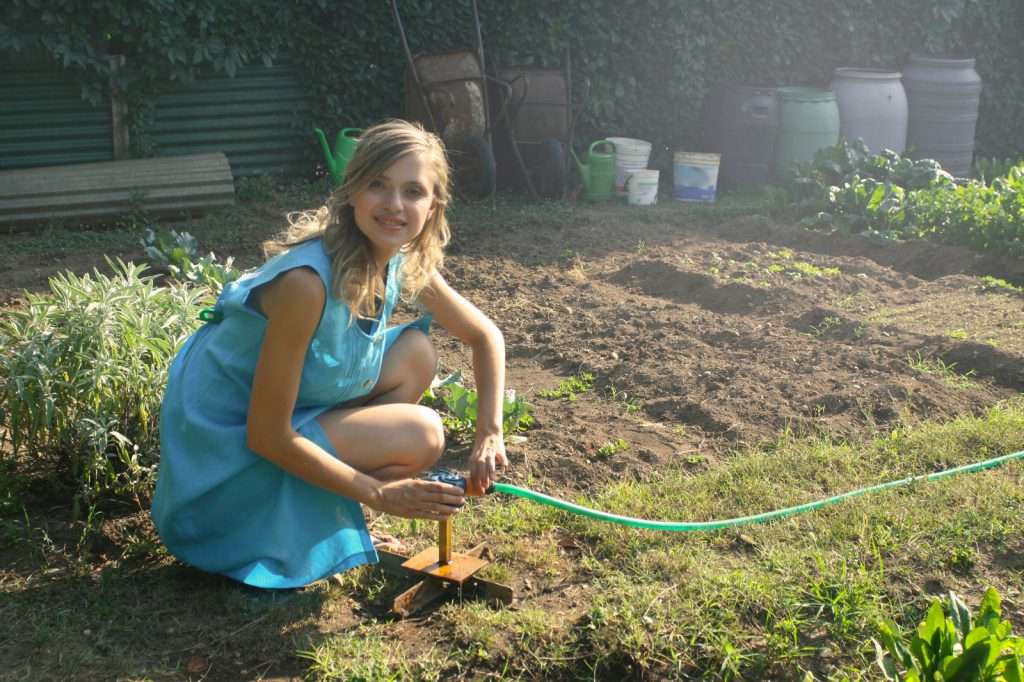 Photo Woman Holding Green Garden Hose
